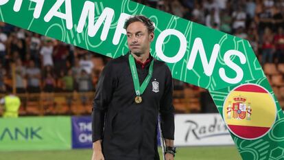 Santi Denia, con la medalla de oro después de ganar el Europeo sub-19, en Armenia. 