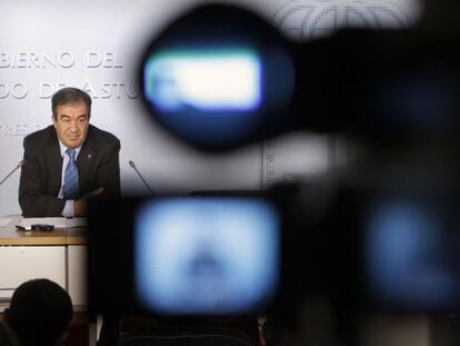 El presidente del Principado de Asturias, Francisco &Aacute;lvarez-Cascos, durante la rueda de prensa posterior al Consejo de Gobierno