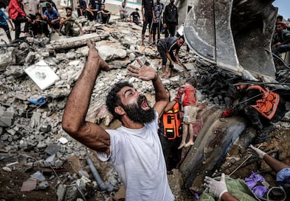 A Palestinian screams next to a building destroyed by shelling as rescuers search for survivors in the rubble, on October 24, 2024, in Al Shati refugee camp, Gaza City.