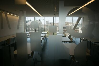 Espai de la biblioteca pública de l'Eixample cedit per l'Ajuntament a les escoles.