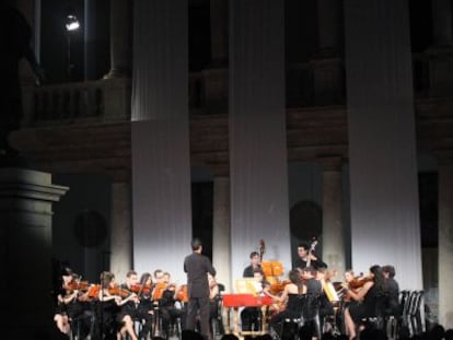 La Ochestra Filharm&ograve;nica de la Universitat de Val&egrave;ncia en una actuaci&oacute; de Serenates.