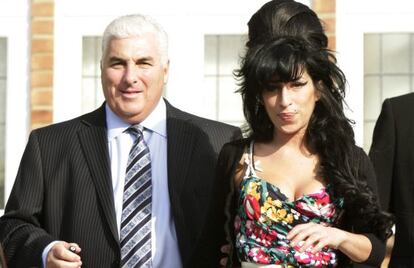 Mitch y Amy Winehouse, en una foto de archivo de 2009.