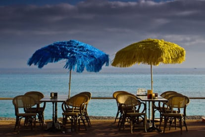 Una terraza en la bahía de Menton, en la Costa Azul.