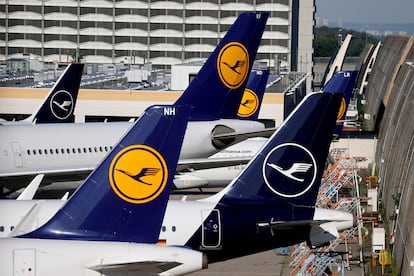 Varios aviones de Lufthansa en el aeropuerto de Frankfurt, el pasado 25 de febrero.