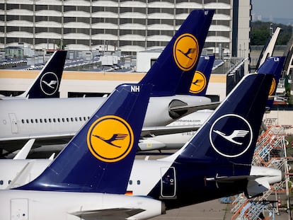 Varios aviones de Lufthansa en el aeropuerto de Frankfurt, el pasado 25 de febrero.