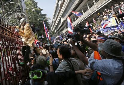 Manifestantes en Bangkok, el mi&eacute;rcoles.