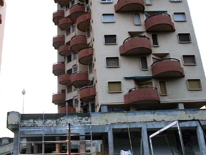 Desalojada en El Saler una torre de 14 plantas