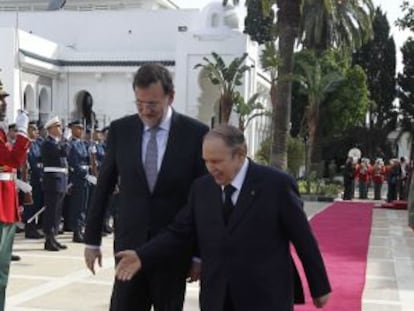 Rajoy y Buteflika, ayer en Argel.