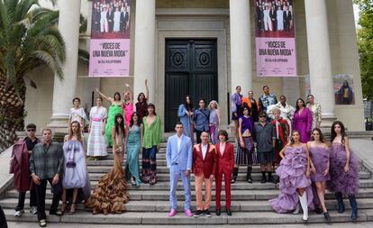 Modelos y diseñadores posan durante la inauguración de Madrid es Moda en el Museo Antropológico de Madrid.