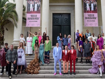 Modelos y diseñadores posan durante la inauguración de Madrid es Moda en el Museo Antropológico de Madrid. 