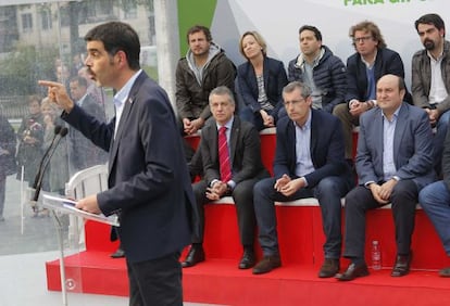 El candidato del PNV a la alcald&iacute;a de San Sebasti&aacute;n, Eneko Goia, durante un acto electoral.