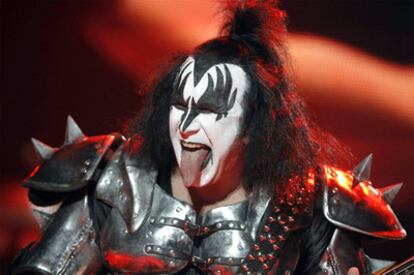 Gene Simmons, bajista de Kiss, durante su actuación.