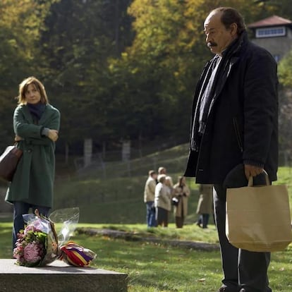 Nathalie Poza, que da vida a la segunda pareja de Enric Marco, y Eduard Fernández, en 'Marco', de Arregi y Garaño.