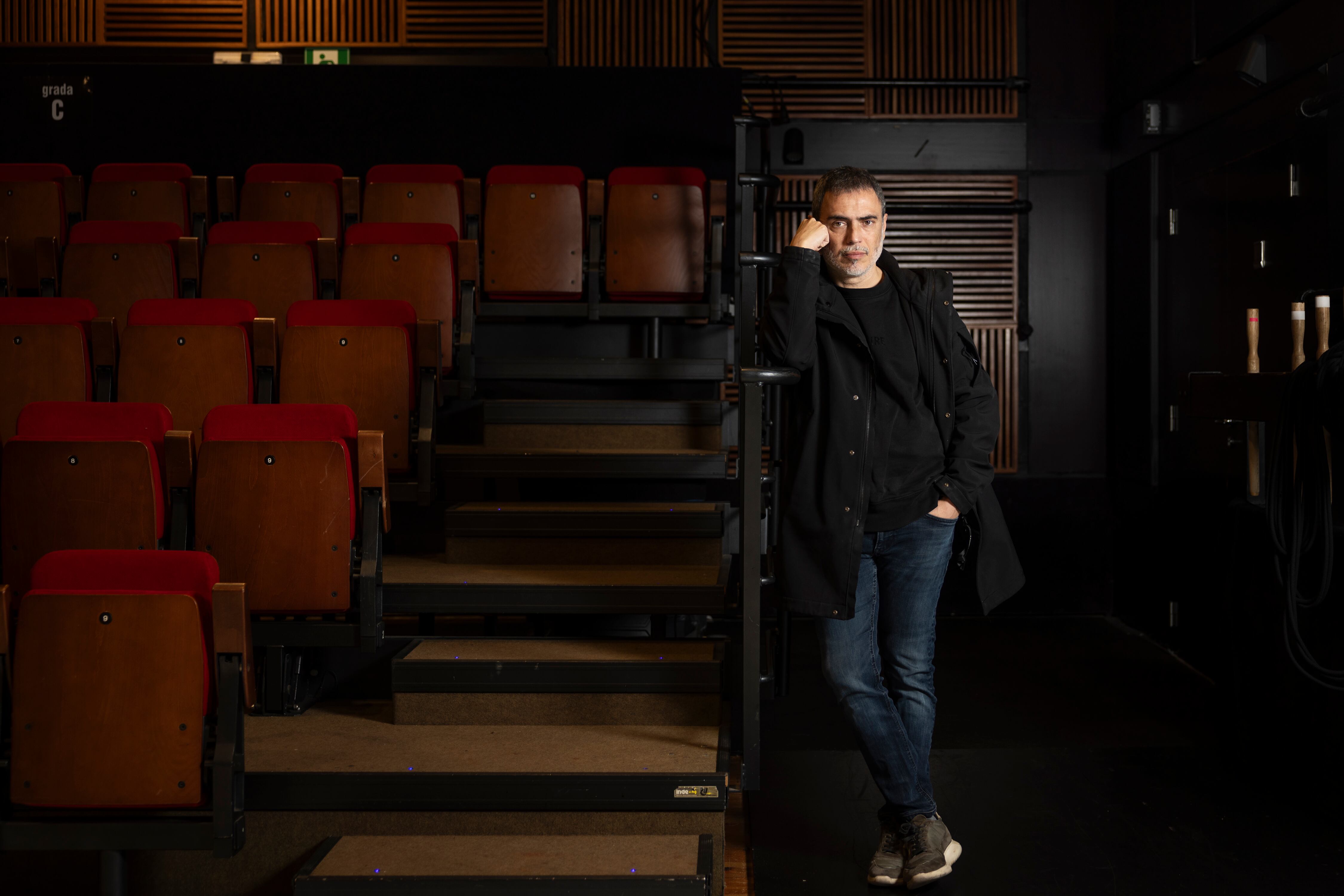 Julio Manrique en el teatro que dirige.