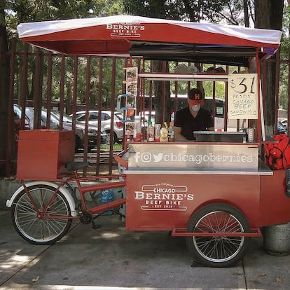 David Janowski con el primer carro ambulante de Chicago Bernie’s Beef Bike, en Santa María la Ribera.