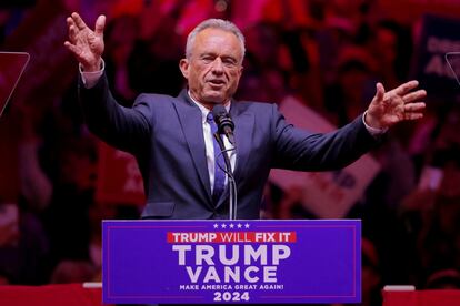 Robert F. Kennedy durante un acto de campaña del candidato presidencial republicano Donald Trump en el Madison Square Garden, en Nueva York, EE.UU., el 27 de octubre de 2024.