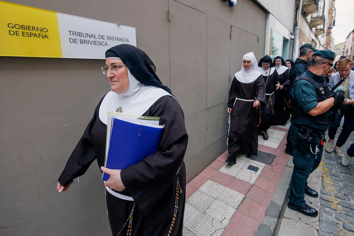 Un tribunal de Burgos condena a las exmonjas de Belorado a abandonar el monasterio | Sociedad
