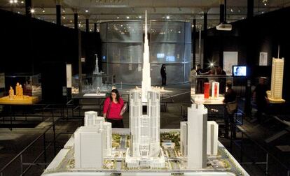 El ayuntamiento de Tokio y la Burj Khalifa de Dubái.