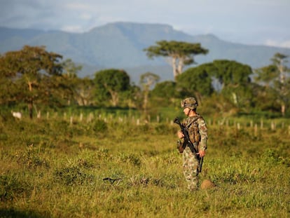 Militar colombiano em uma antiga zona de ocupação das FARC.