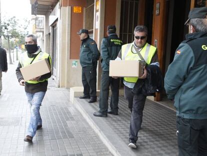 La Guardia Civil registra el domicilio del exdirector del Servicio Catalán de la Salut (CatSalut), Carles Manté, en Mataró.