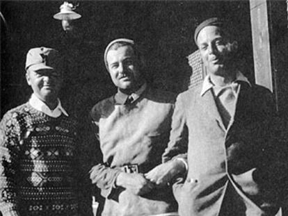 De izquierda a derecha: G. Murphy, E. Hemingway y J. Dos Passos.
