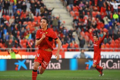 Geromel celebra el gol que ha marcado.