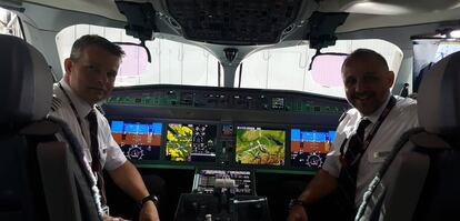 Interior de la cabina del avión Bombardier C Series 100.