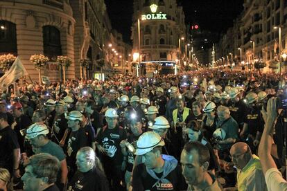 La "marcha negra" bajando desde Gran Vía.