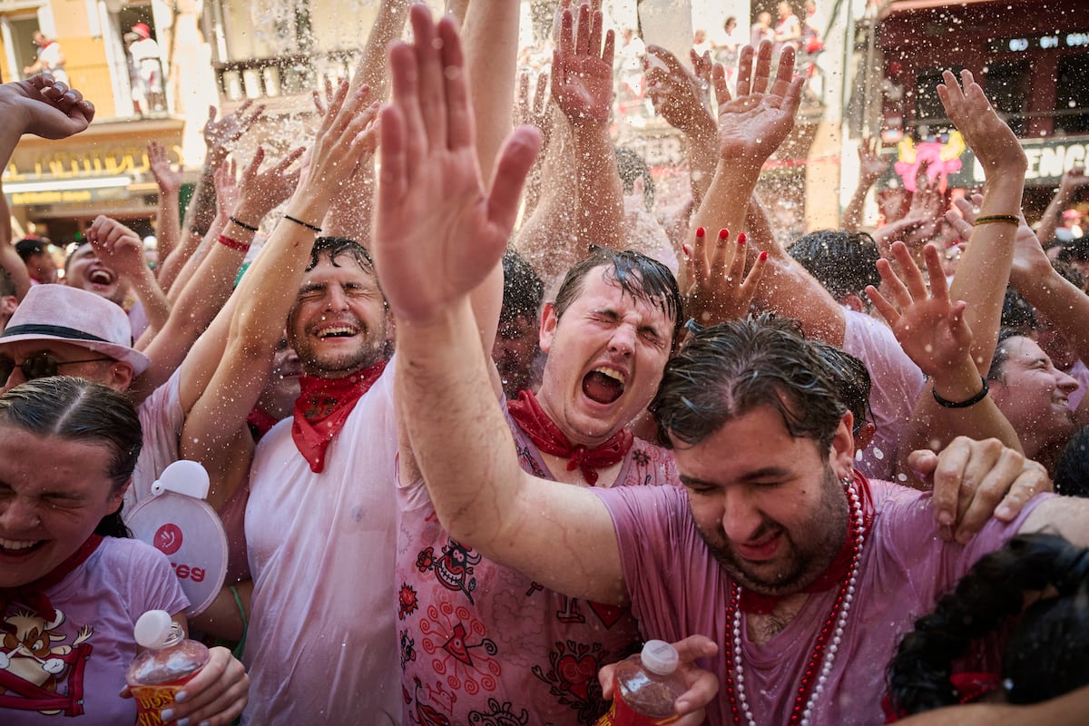 Pamplona enciende sus Sanfermines con un chupinazo "sanitario": "Pamploneses, pamplonesas, ¡viva San Fermín!"
