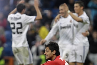 Munúa, portero del Levante, se lamenta de un gol encajado por parte del Madrid