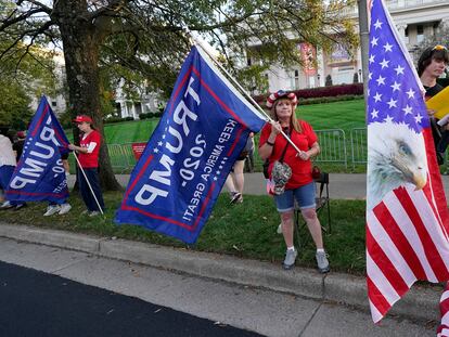 Seguidores de Donald Trump, antes del debate en Nashville.