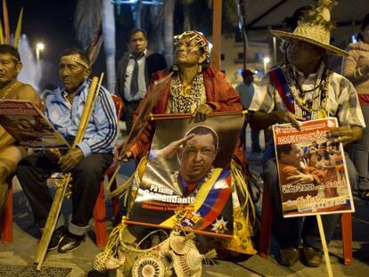 Ritual ind&iacute;gena por la salud de Ch&aacute;vez en Caracas.