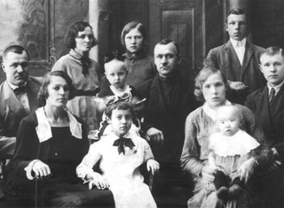 Imagen de la familia Ovchinnikova, represaliada por Stalin.