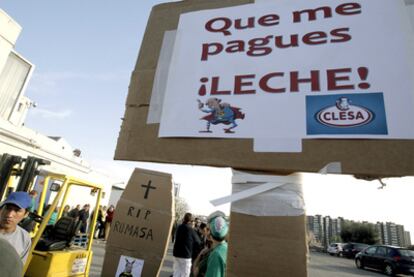 Protesta ayer de los trabajadores de Clesa en Madrid.