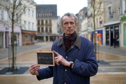 Christophe Rouze, 58, an actor, holds a blackboard with the word "integrite" (integrity), the most important election issue for him, as he poses for Reuters in Chartres, France February 1, 2017. He said: "Politicians ask us to trust them, but we feel like the fall guys in a big farce." REUTERS/Stephane Mahe SEARCH "ELECTION CHARTRES" FOR THIS STORY. SEARCH "THE WIDER IMAGE" FOR ALL STORIES