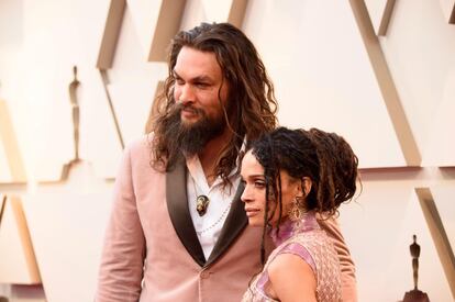 Jason Momoa, de 40 años, y Lisa Bonet, de 51, se conocieron en 2005 durante un encuentro con amigos en común en un club de jazz. El actor de 'Juego de tronos' estaba enamorado de ella desde que era pequeño, cuando la veía actuar en la serie 'La hora de Bill Cosby'. Ahora tienen dos hijos: Lola Iolani, de 12 años, y Nakoa-Wolf, de 10.