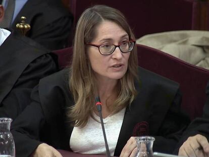 Marina Roig, the defense lawyer for Jordi Cuixart, at the Supreme Court.