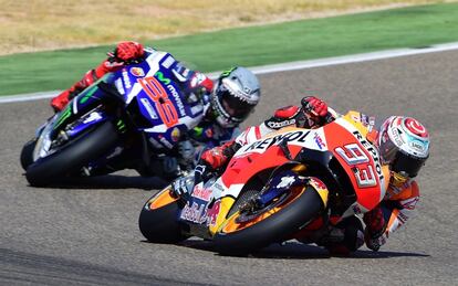 Marc Márquez y Jorge Lorenzo en un momento de la carrera de Moto GP del Gran Premio de Aragón en el circuito Motorland en Alcañiz.