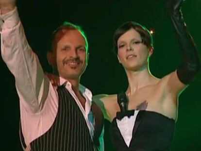 Miguel Bosé y Bimba durante la Gala Papito que emitió La 1 de TVE en la Navidad de 2007.