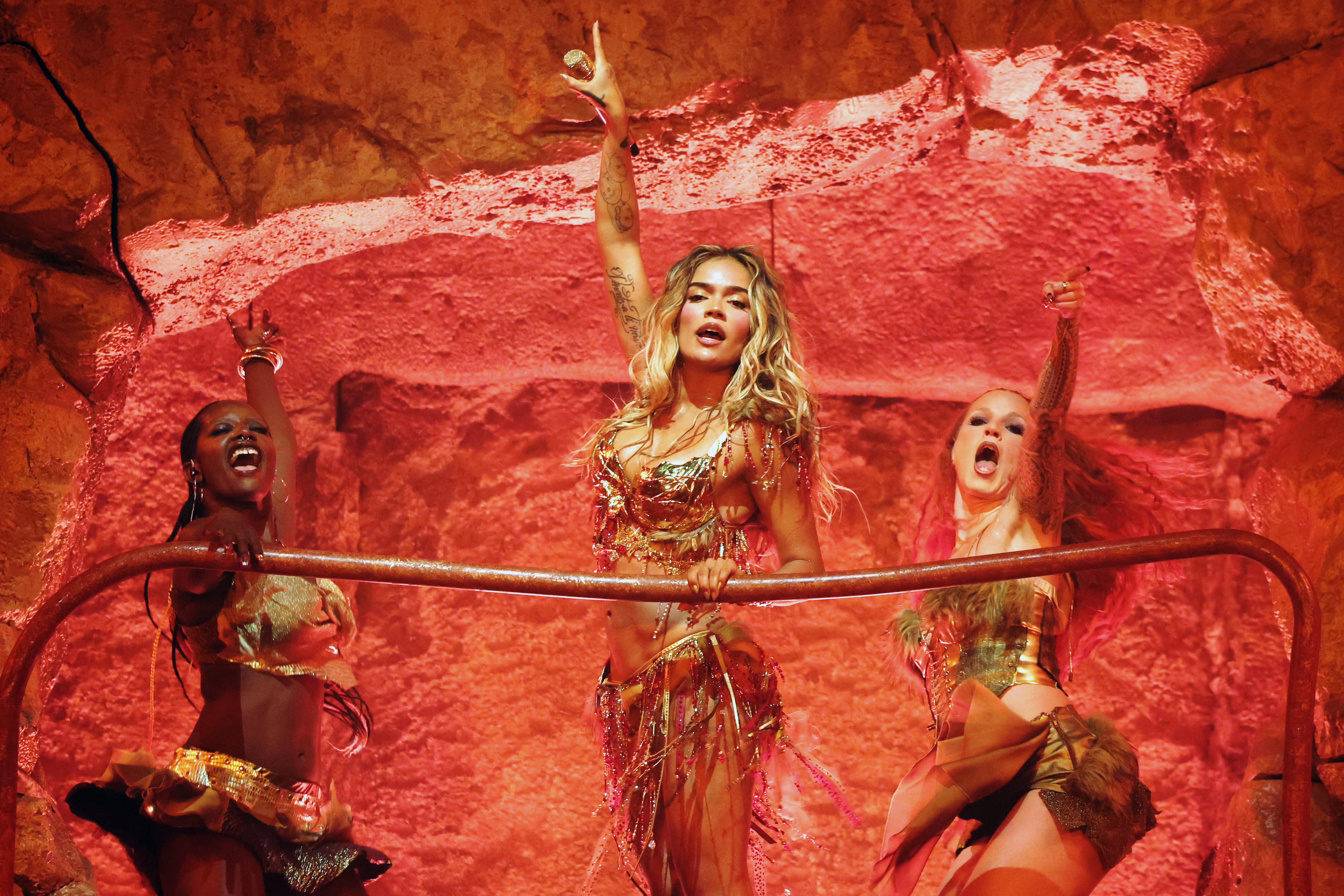 Karol G se cobra su venganza triste en su nuevo disco ‘No Me Arrepiento de Sentir Tanto’