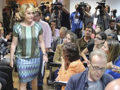 Esperanza Aguirre, ante de la rueda de prensa de ayer en la sede del PP.