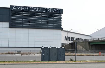 Vista del aparcamiento vacío del American Dream.