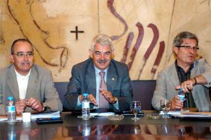 Josep Bargalló, Pasqual Maragall y Joan Saura, durante la reunión de ayer del Gobierno catalán.