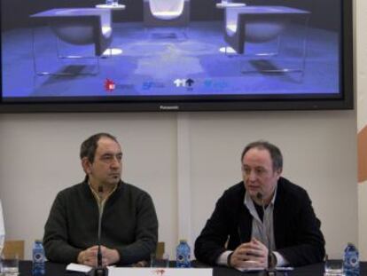 De izquierda a derecha, Santiago Burutxaga, Pello Gutiérrez y Carlos Juárez, en la presentación del documental.