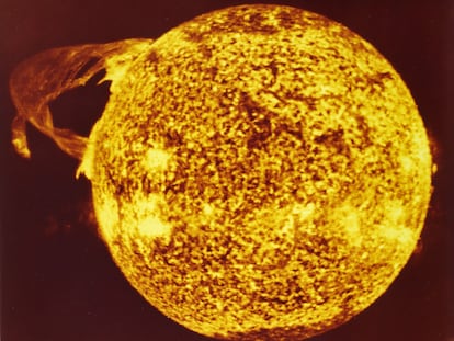 1974:  A solar flare on the surface of the sun, caused by the sudden release of energy from the magnetic field. Original Artwork: Photograph taken from the Skylab space station.  (Photo by E. Gibson/MPI/Getty Images)