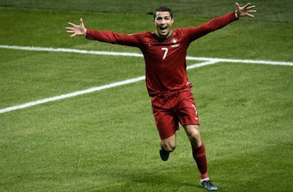 Cristiano celebra su tercer gol ante Suecia.