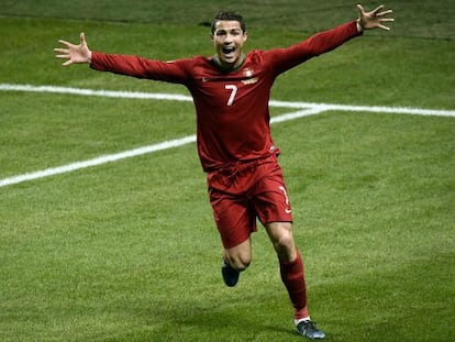 Cristiano celebra su tercer gol ante Suecia.