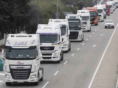 Camioneros protestan en Zaragoza en la huelga de transportistas de marzo de 2022.