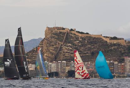 Barcos de la Volvo Ocean Race frente a la ciudad de Alicante en una imagen de archivo.