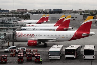 Aviones de Iberia parados en el aeropuerto Madrid-Barajas Adolfo Suarez el pasado viernes.